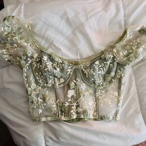 Gorgeous detailing top with adjustable size
